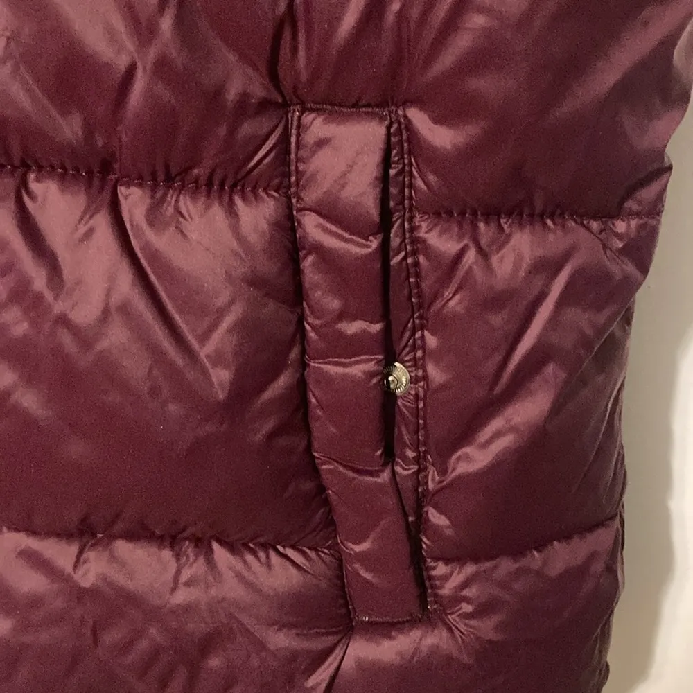Old Navy Puffer Vest Wine Color Women’s Size Large - Image 3