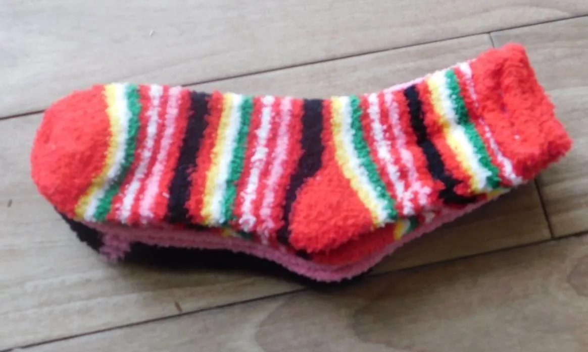 Betsy Johnson 3pk Plush Socks Size: 9-11 - Image 3