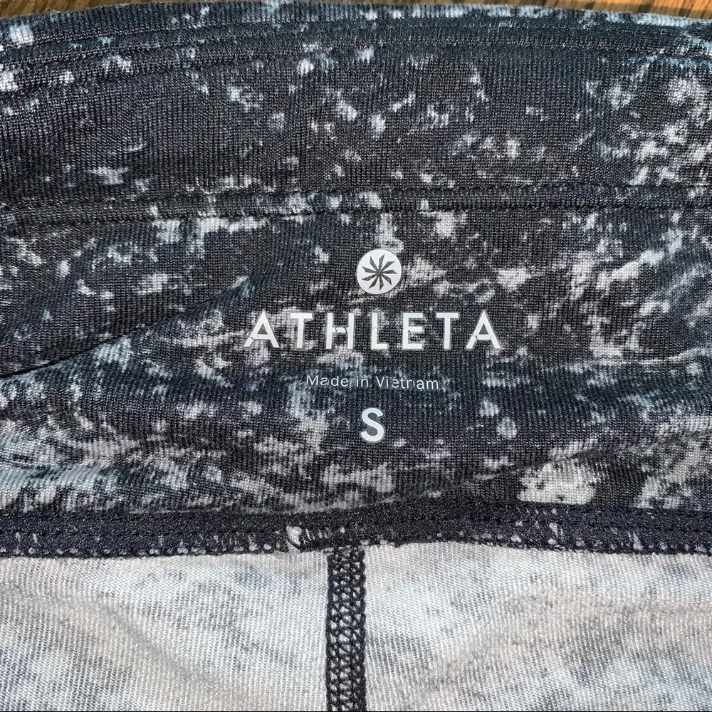 Athleta Splatter Be Free Knicker Capris size Small - Image 11