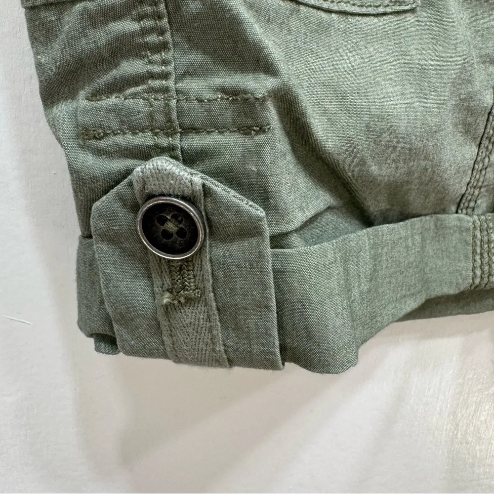Chico’s Pale Olive Green Elastic Waist Convertible Cargo Shorts Size 00/2 - Image 5