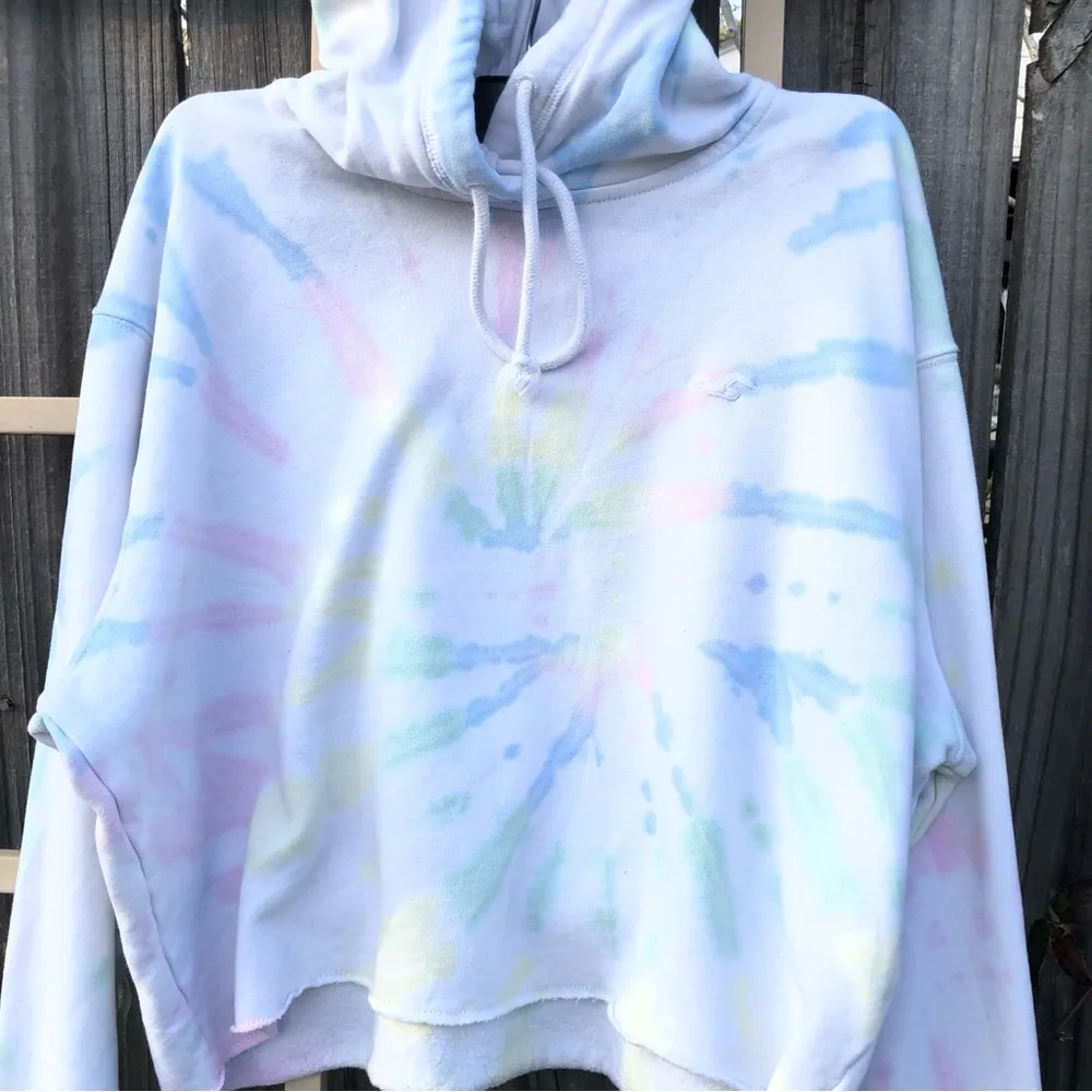 Hollister pink and white tie dye crop top hoodie M - Image 2