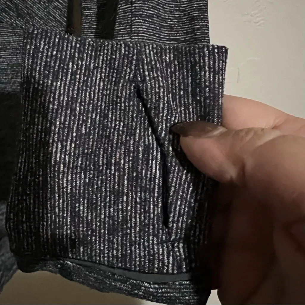 Kanto Catch Me Run 1/2 Zip We Stripe Black Heathered Pullover Sweater - Image 10