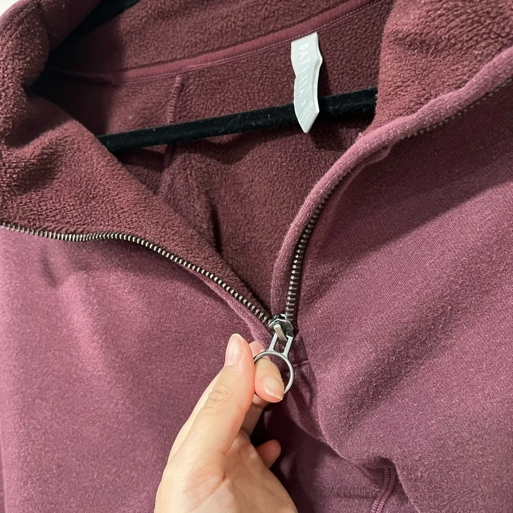 ATHLETA Karma Asymmetric Pullover Sweatshirt Plum Sz M - Image 4