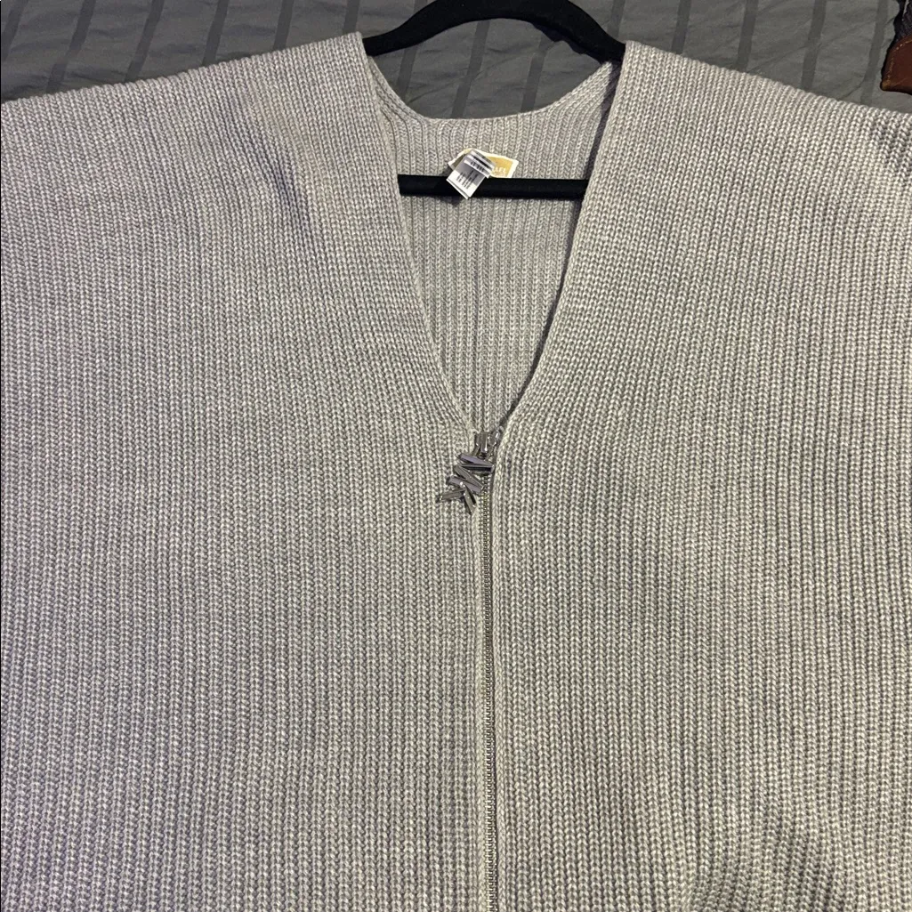 Michael Kors Light Gray Knit Poncho one size - Image 7