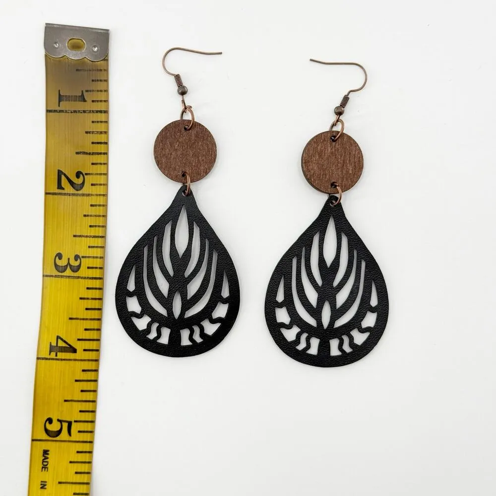 4 Pairs of Wood & Neutral Tone Earrings Pre - Image 3