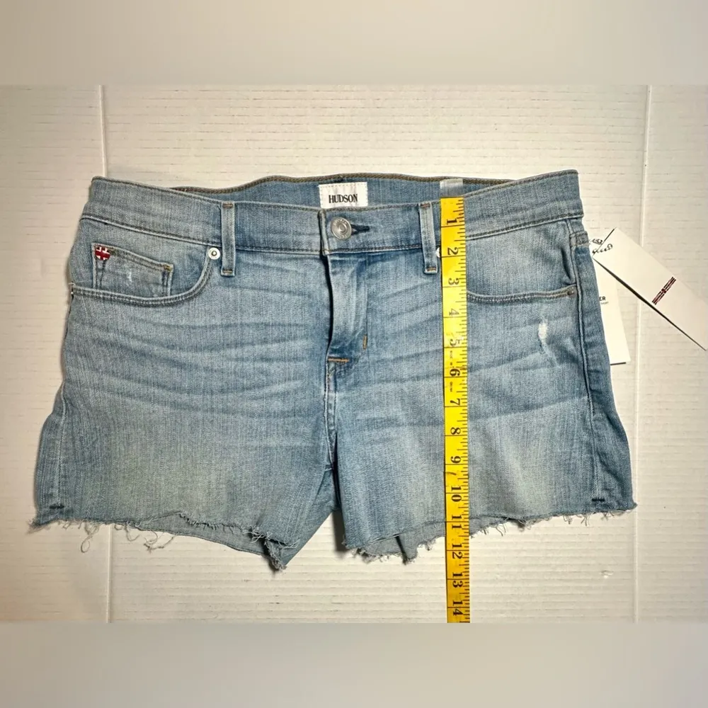 Hudson Jeans Hudson Amber Raw Edge Fray Hem Denim Jean Shorts Light Blue Woman's Size 28 NWT - Image 3