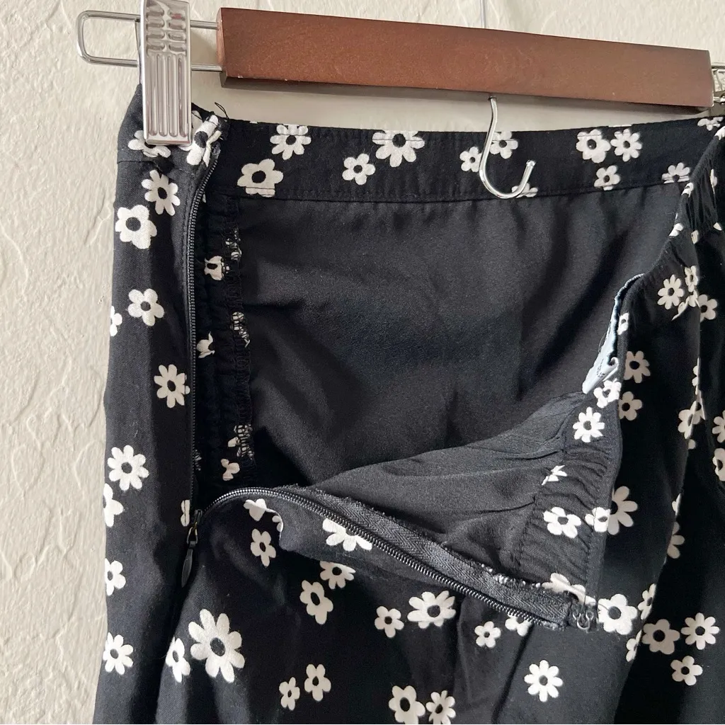Hollister Black & White Floral High-Rise Cinched Midi Skirt - Image 6