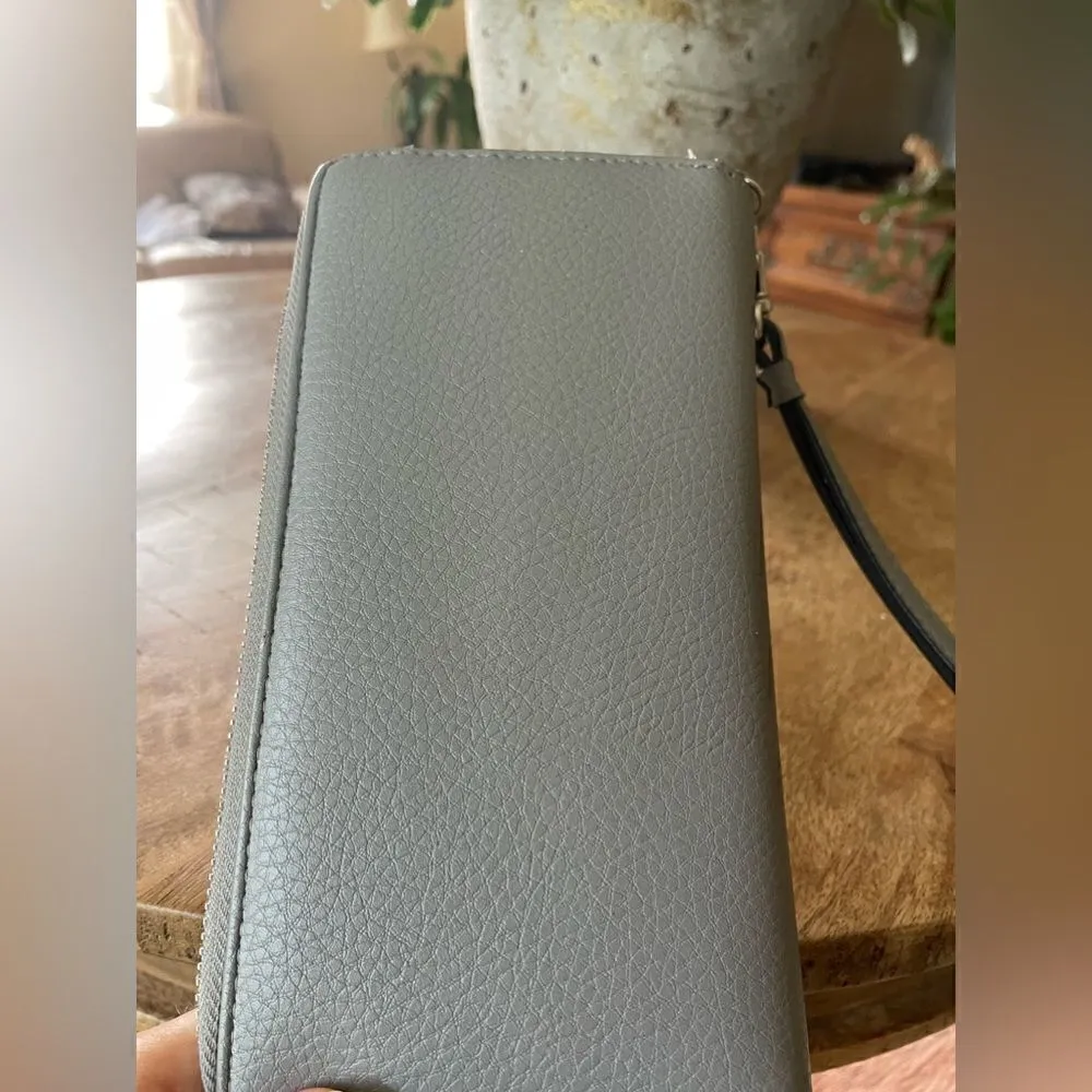 Free with purchase 🛍️Anne Klein” wallet - Image 5