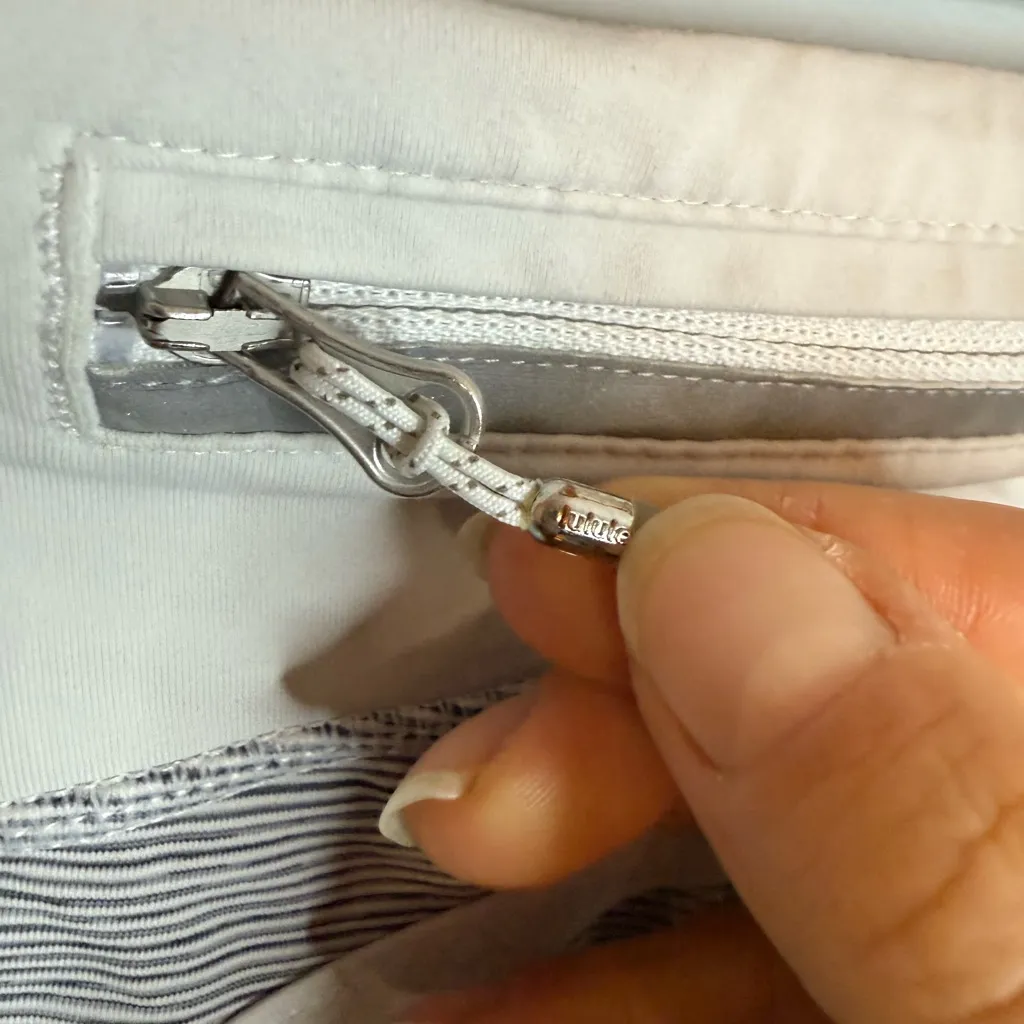 Lululemon Gray Striped Pace Rival Cropped Ruched Leggings - Image 5