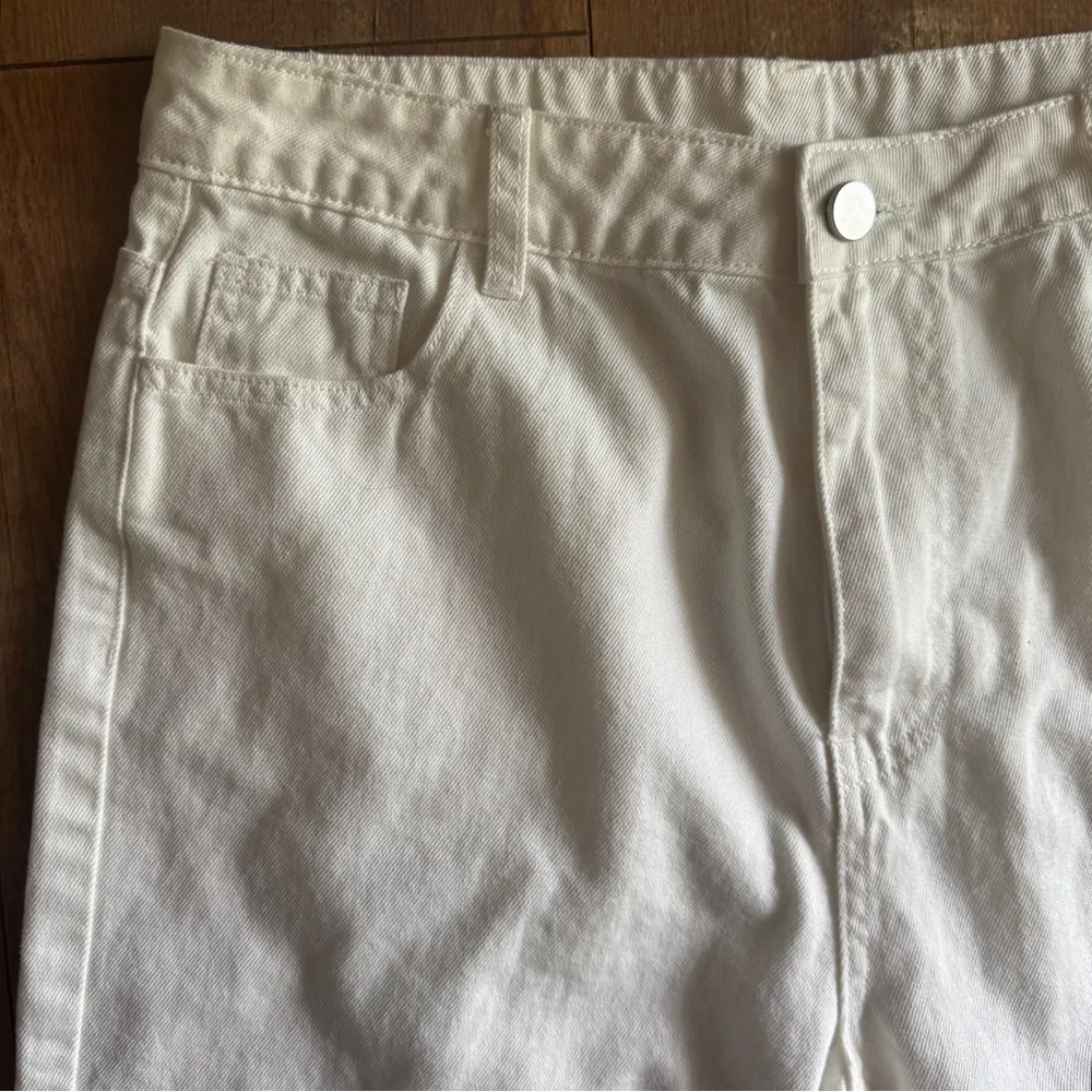 Mable Boutique White High Rise Straight Leg Distressed Hem Jeans Size Large - Image 5