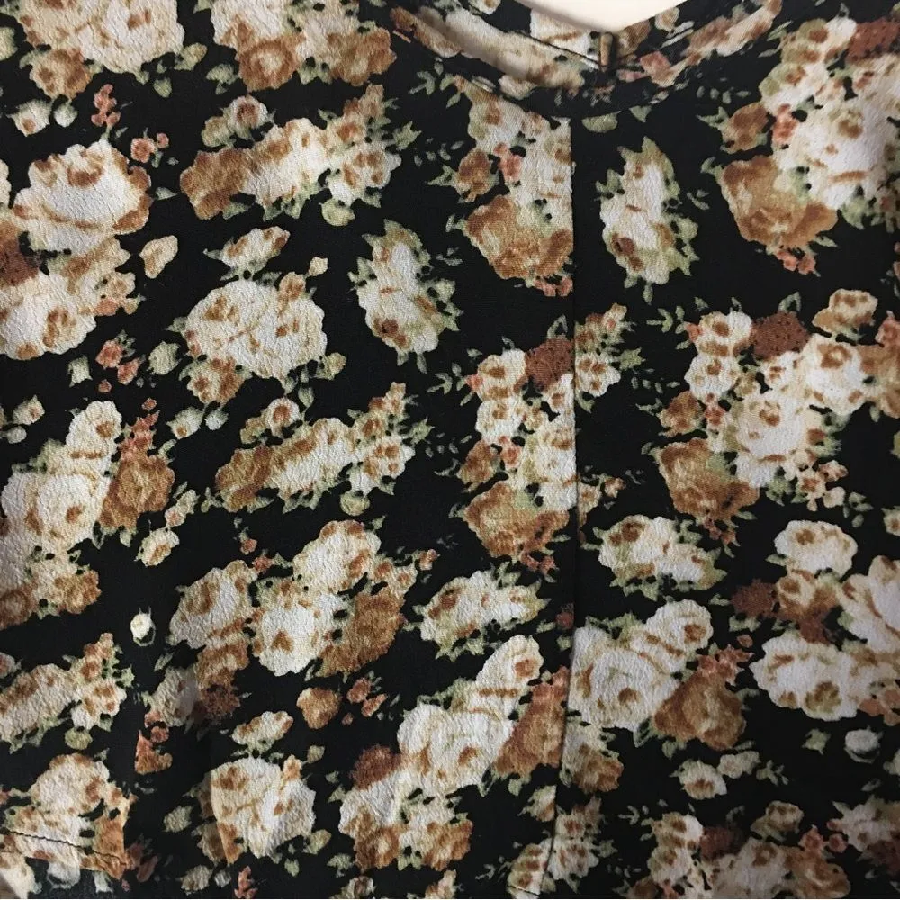 PacSun Black Floral V-Neck Semi-Cropped Top EUC Size S - Image 9