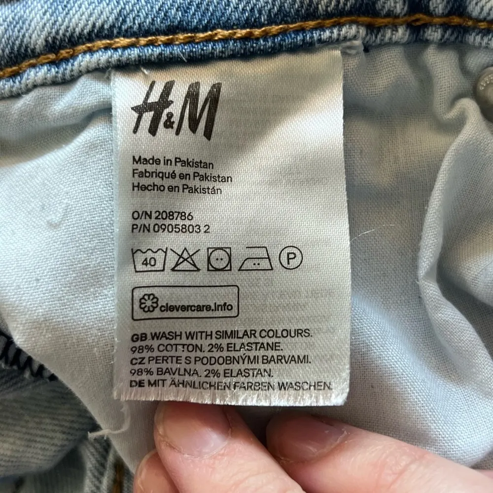 H&M Women’s Distressed Light Blue Ripped Mom Jeans - Image 6