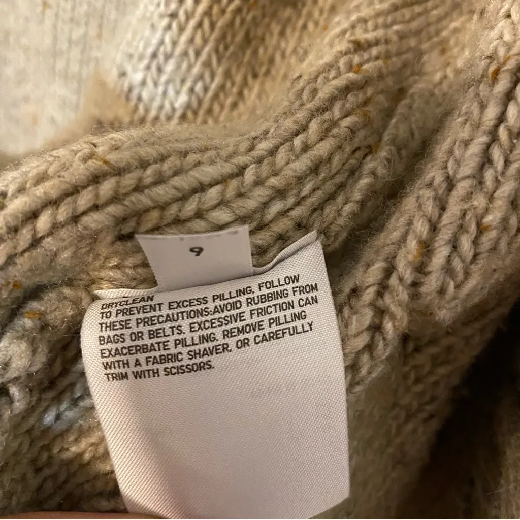 Uniqlo Women 6 Sleeveless Cardigan Vest Cable Knit Button Up Grandpa Chunky - Image 4