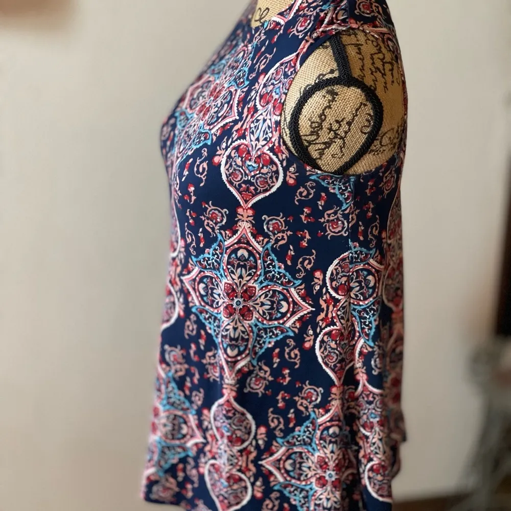 Amy Byer Mosaic Juniors top  Good Condition - Image 6