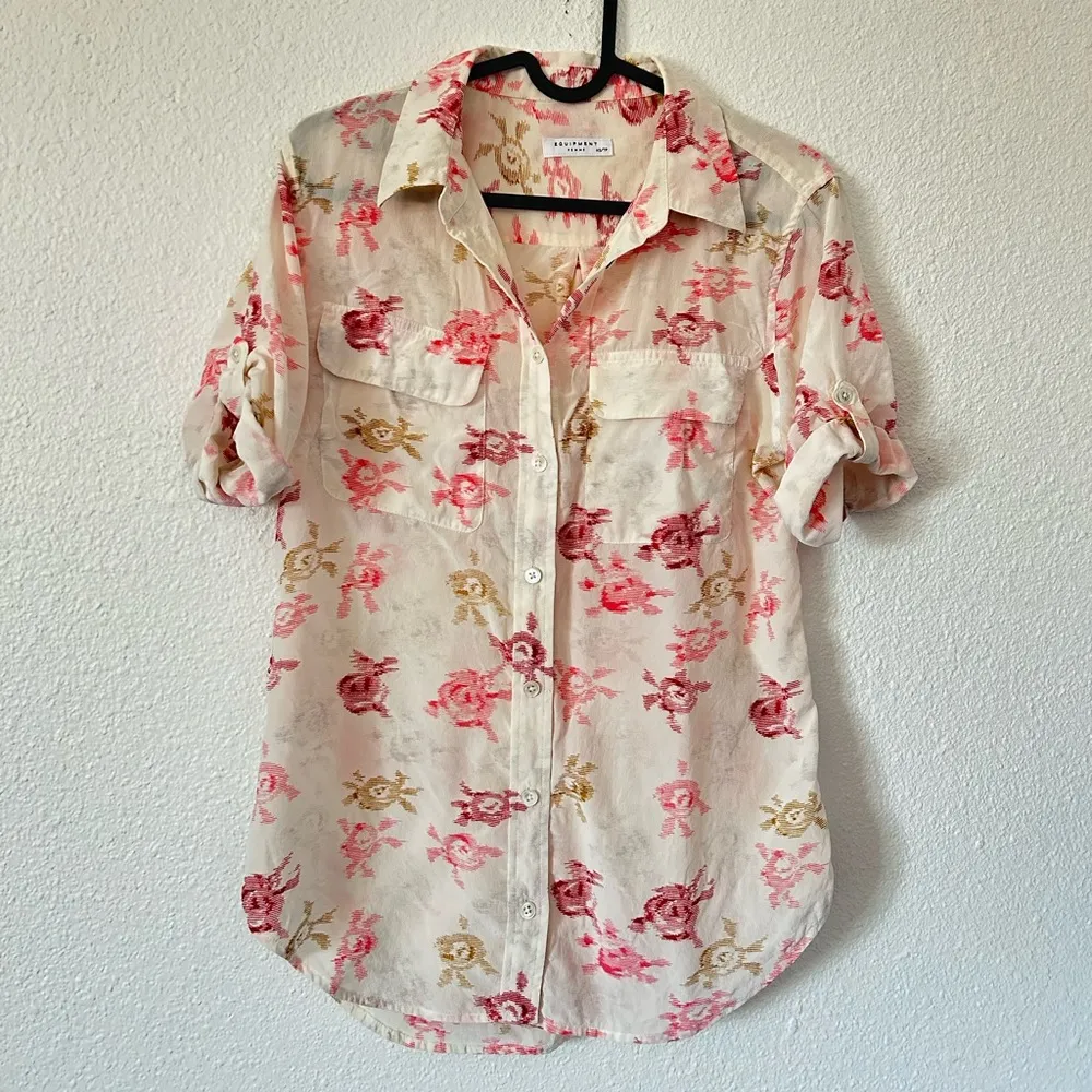 Equipment femme silk floral button down short sleeve top Sz XS - Image 3