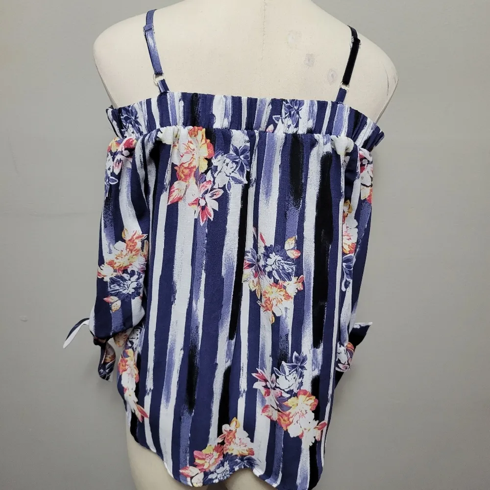 IZ Byer floral striped cold shoulder blouse size medium - Image 6