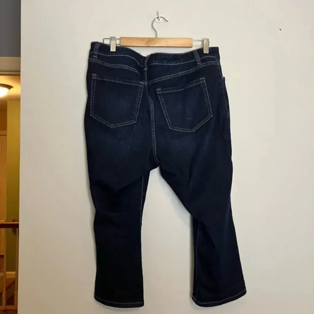 Lane Bryant Flex Magic Waistband Mid Rise Pedal Capris in Signature Fit - Image 7