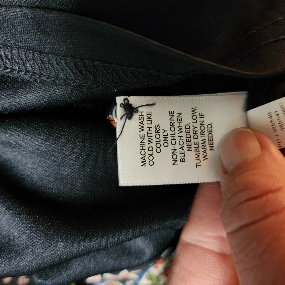 Westport Navy Paisley Cold Shoulder Blouse Size Medium - Image 11