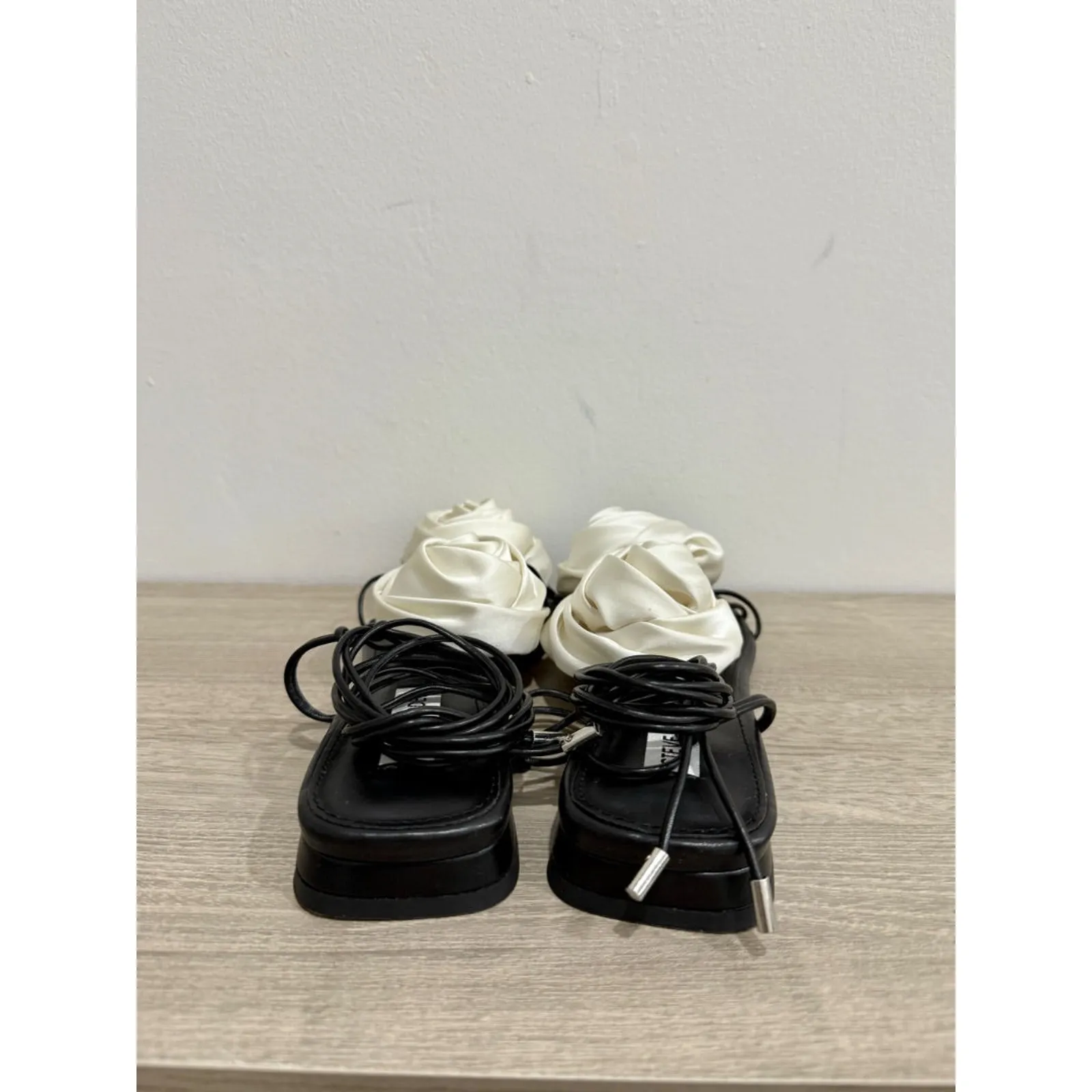 NWT Steve Madden Rosalind Rosa Flat Sandals with Satin Flowers Black Women's 9 - Image 6