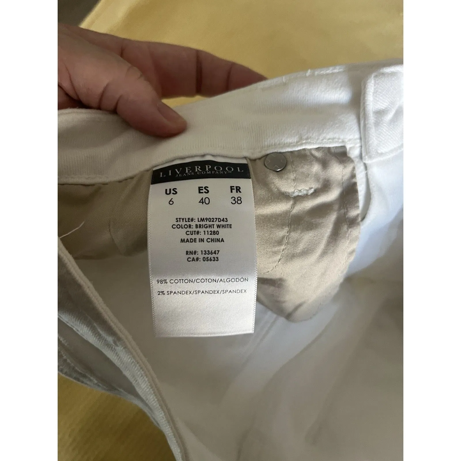 Liverpool The Walking Short Size 6/28 White Denim Classic - Image 7