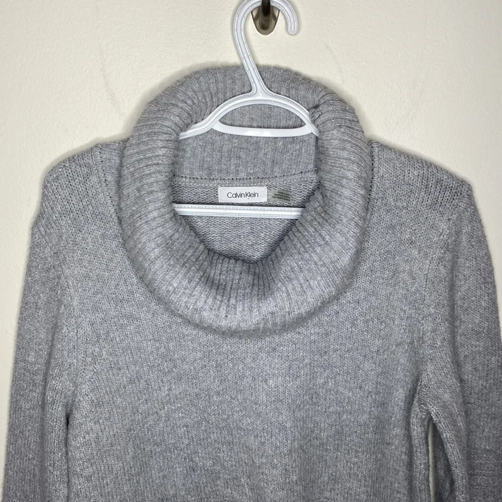 Calvin Klein cowlneck tunic sweater with ombre golden thread pattern size M - Image 4