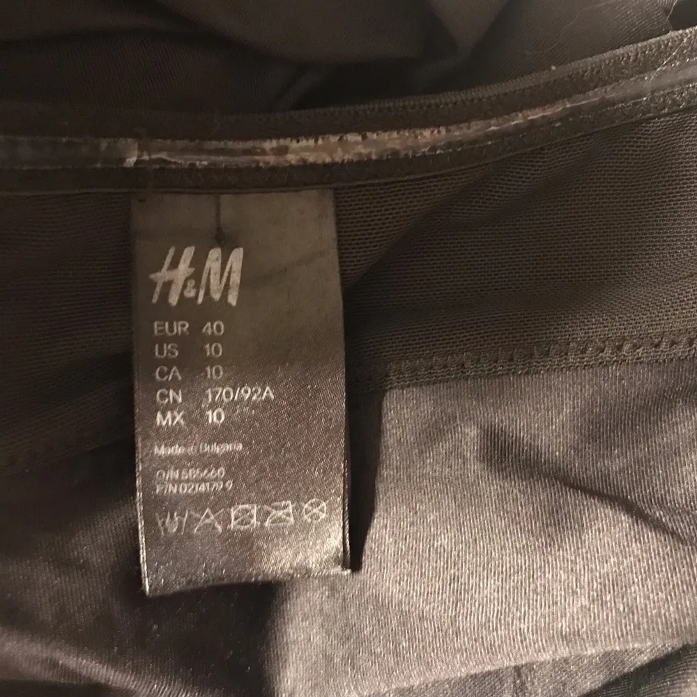 H & M swimwear black tankini top padded cup underwire size 10 - Image 5