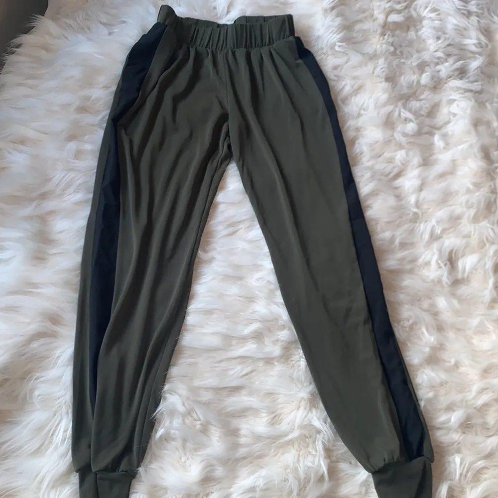 Socialite Army Green and Black Color Block Joggers with Pockets Size XS - Image 2
