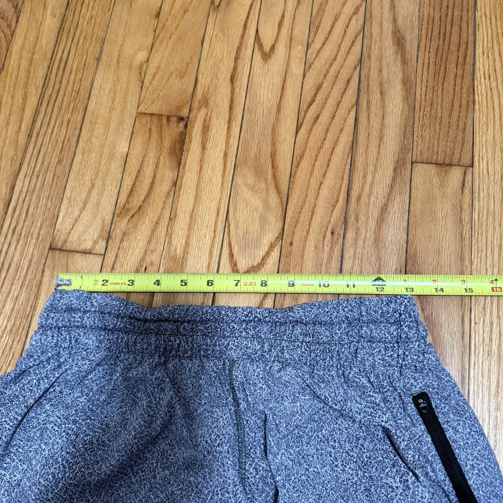 Lululemon Tracker Short V *4" Fractal Alpine White Black / Black Size 10 - Image 10