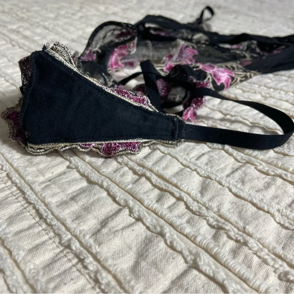 Frederick’s Y2K Vtg Pink Embroidered Flowers & Black Lace Cutout Bodysuit - Image 11