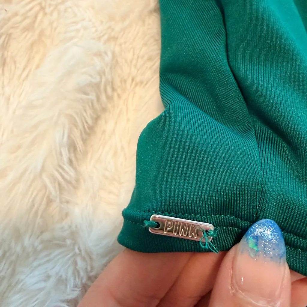 Pink sports bra in dark green - Image 4