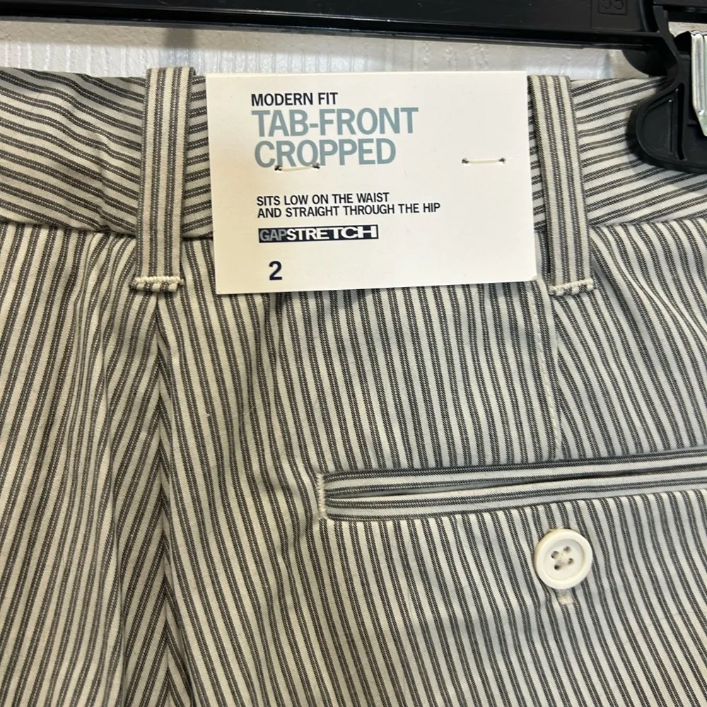 GAP Black and White Striped Tab Front Cropped Pants Size 2 New with tags - Image 3