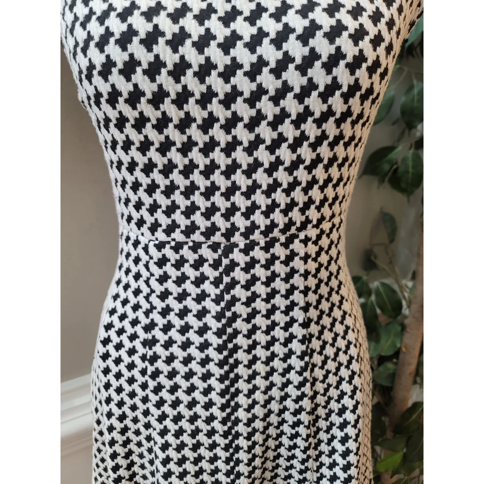 Taylor Dress Houndstooth Women's Size 4 Black White V - Image 4