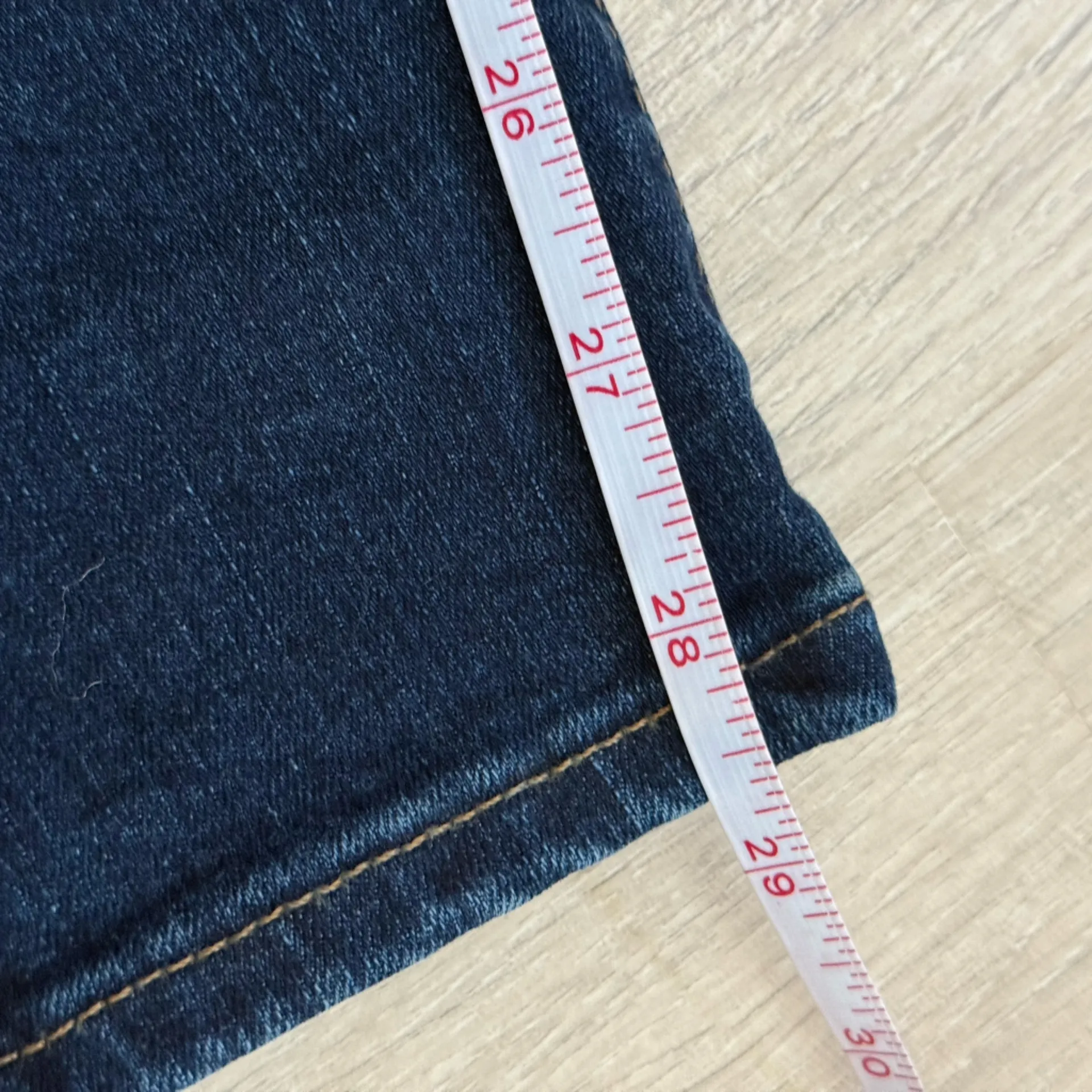 Madewell Maternity Over-the-Belly Skinny Jeans in Hayes Wash | 26 - Image 9