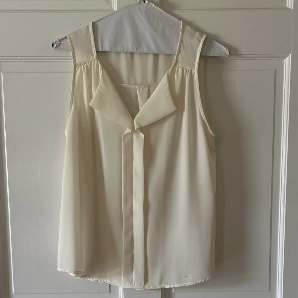 Chic Cream Sleeveless Blouse - Image 4