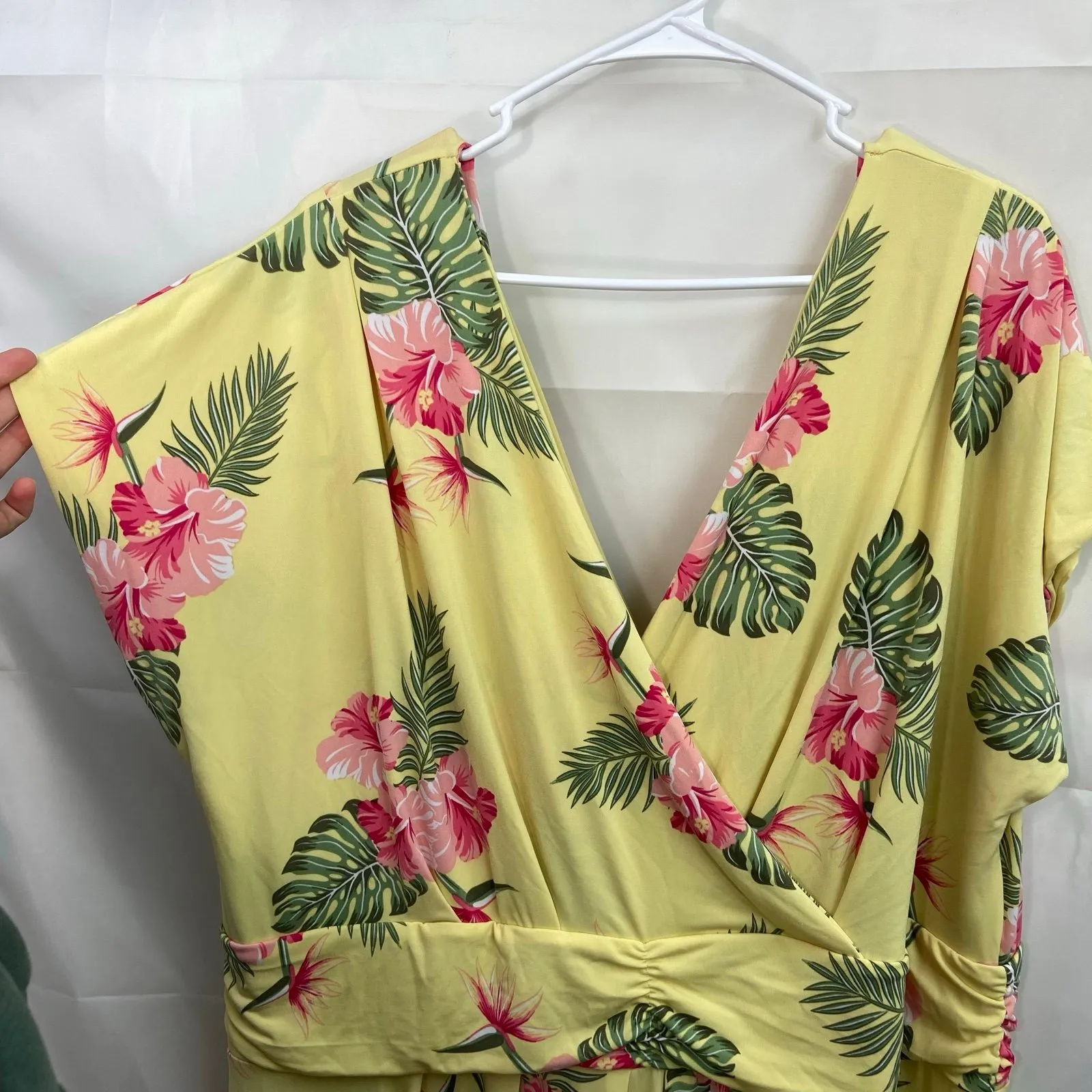 NEW‎ IMAN women's yellow floral v - Image 2