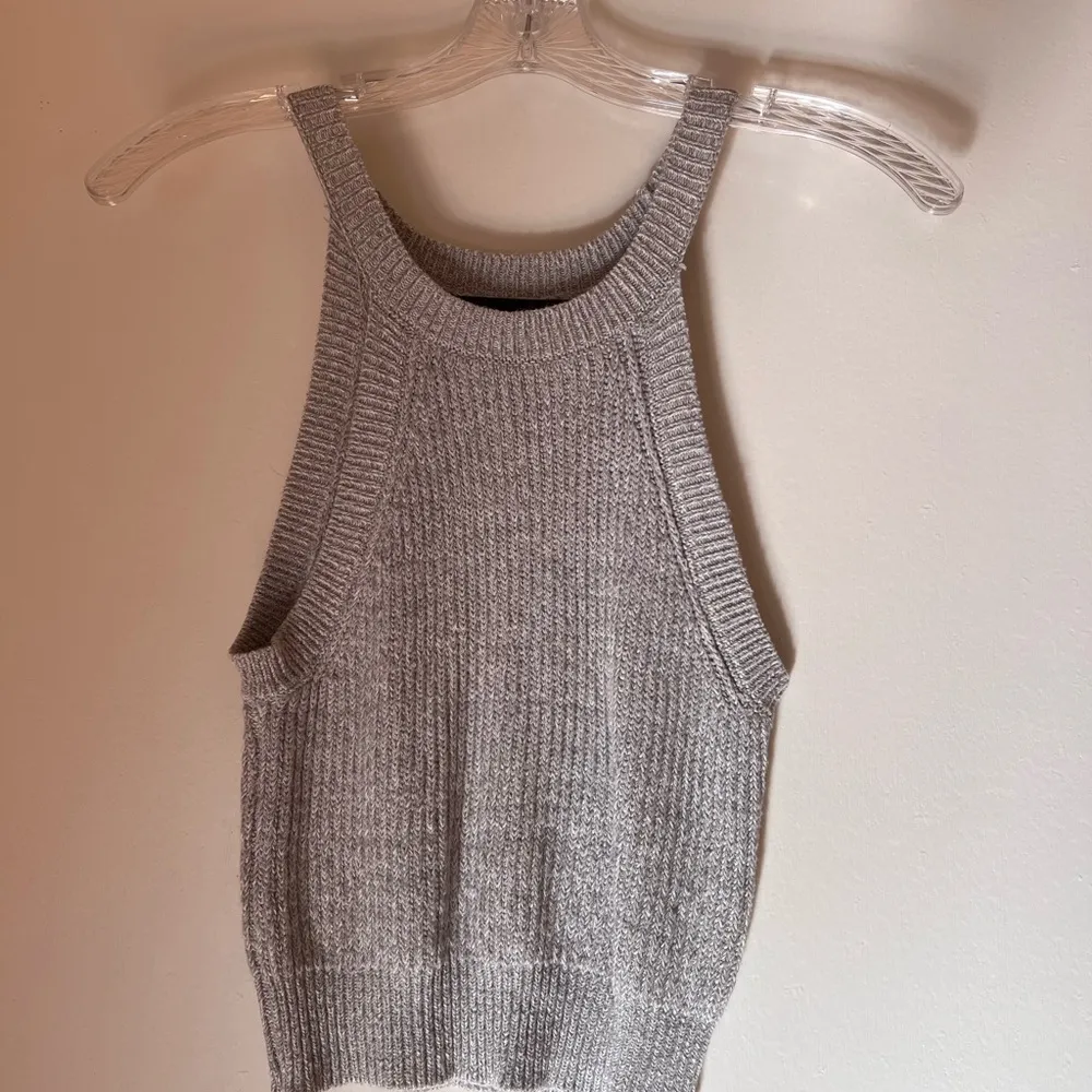 Light grey sweater tank size small. - Image 3