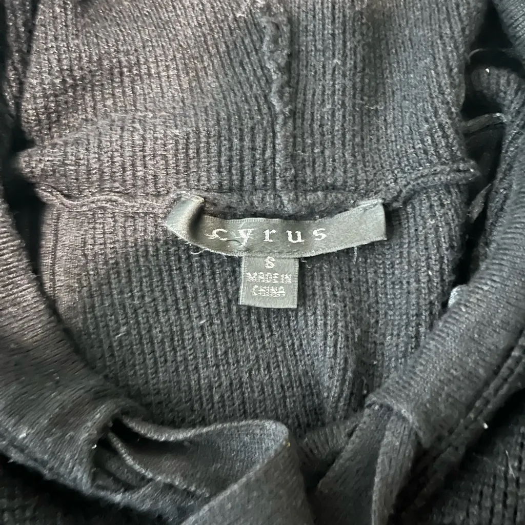 Cyrus Black Fleece Pullover Hoodie S Cozy Loungewear Soft Casual Top Knit Y2K - Image 14