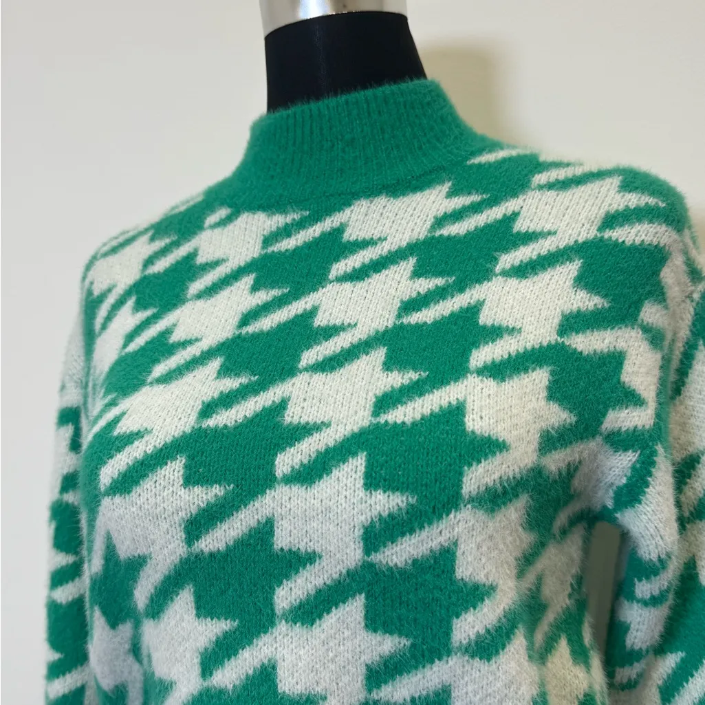 Green and White Houndstooth cropped sweater (Fits Youth Large/ Women’s XS) - Image 4