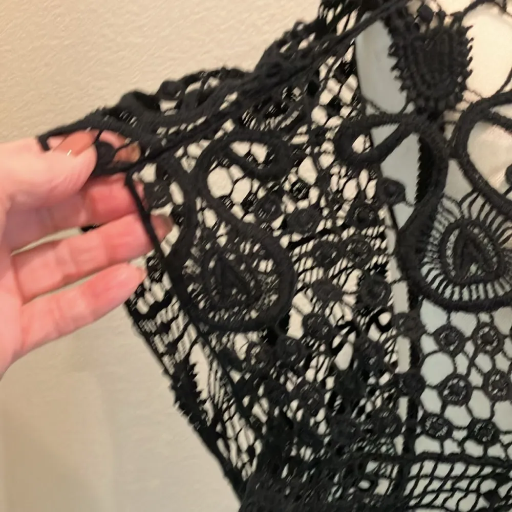 Simple Irresistible black crochet top NWOT 122 Size M - Image 2