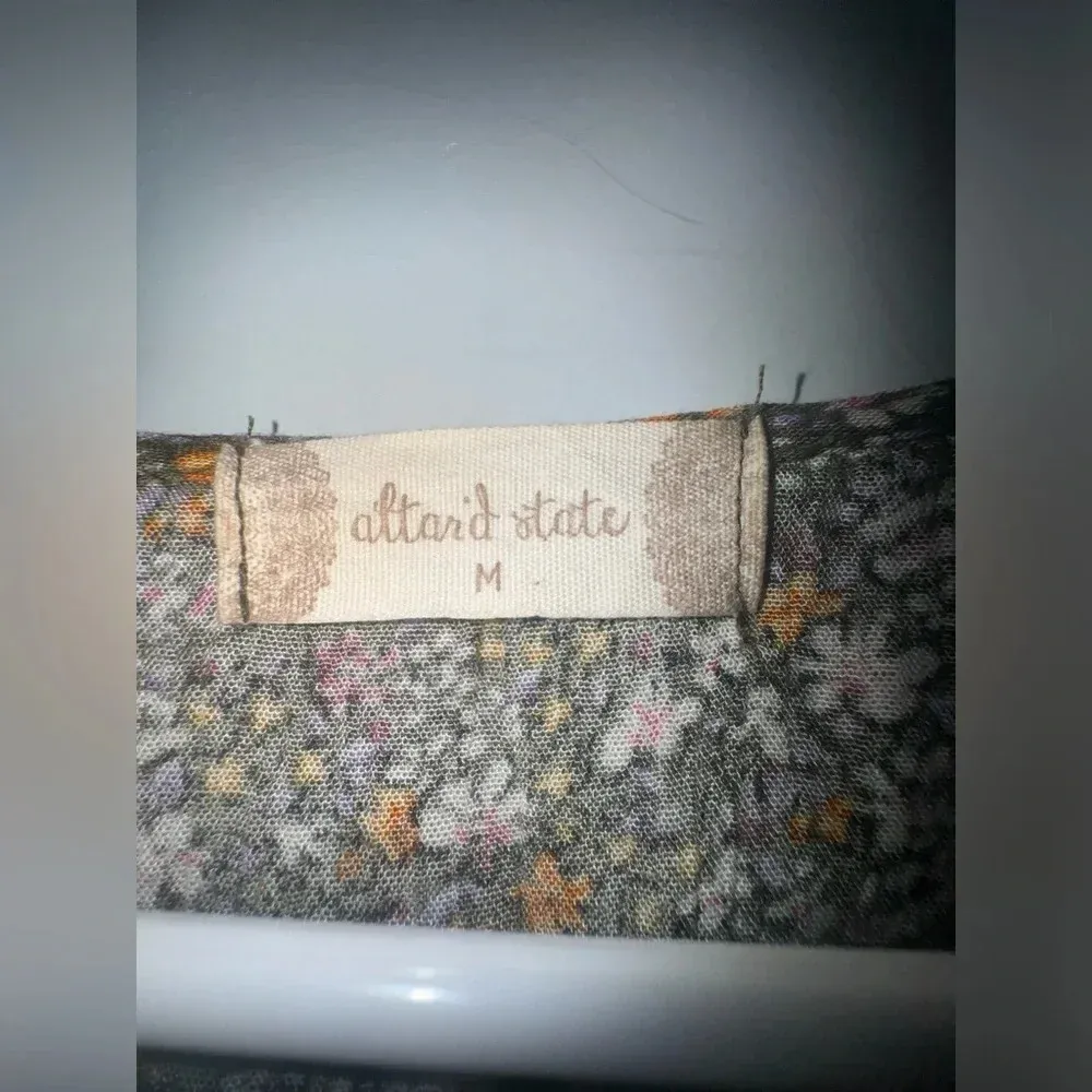 Altar’d State‎ women’s green floral smocked Crop Top size medium - Image 3