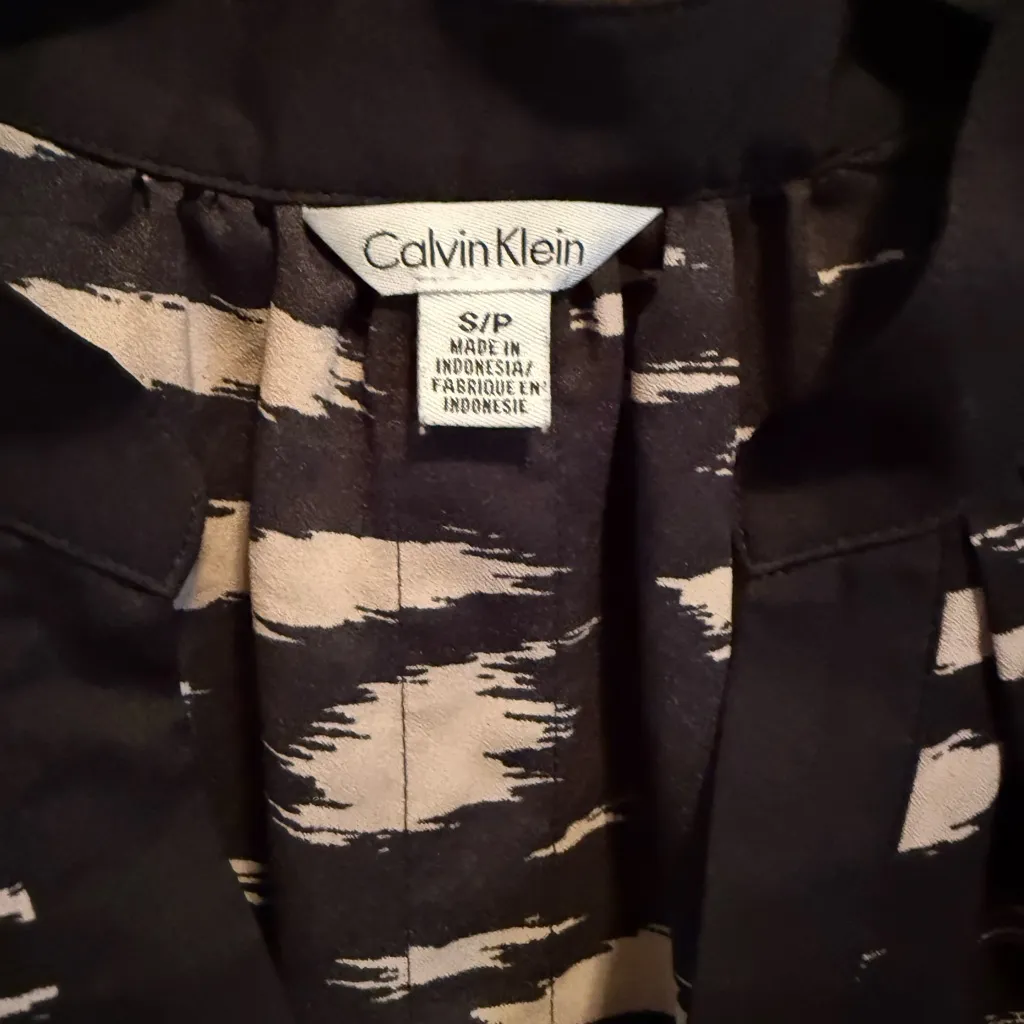 Calvin Klein Black and Cream Patterned Blouse - Image 3