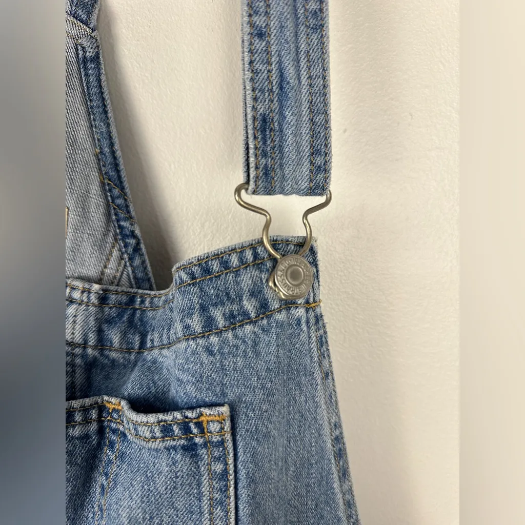 Levi’s Vintage Light Wash Denim Relaxed Shortalls Women’s Sz L - Image 8