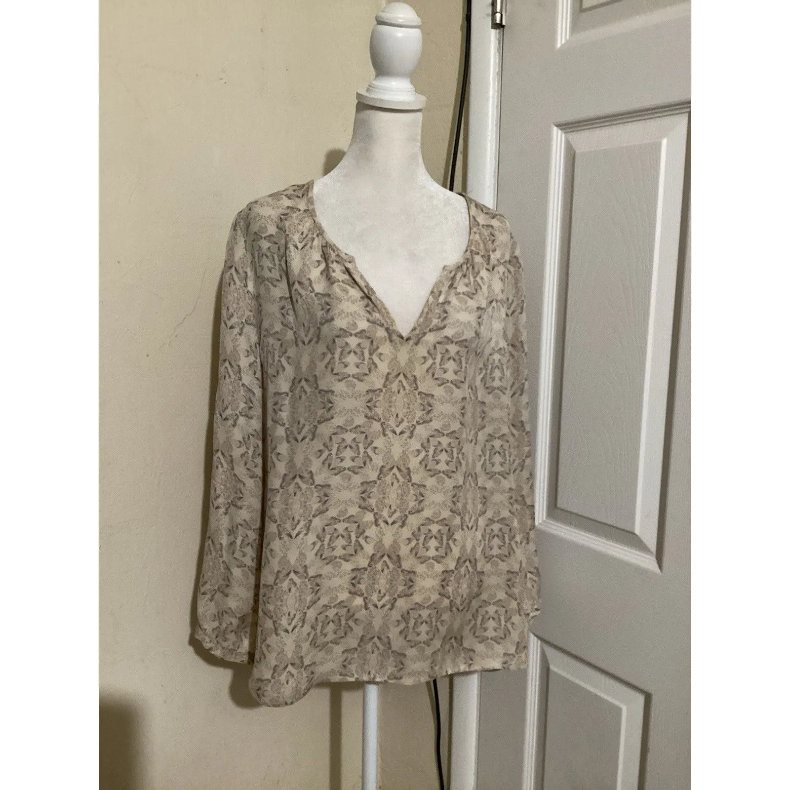 Joie Zambezi Blouse Butterfly Print 100% Silk Beige Long Sleeve L - Image 3