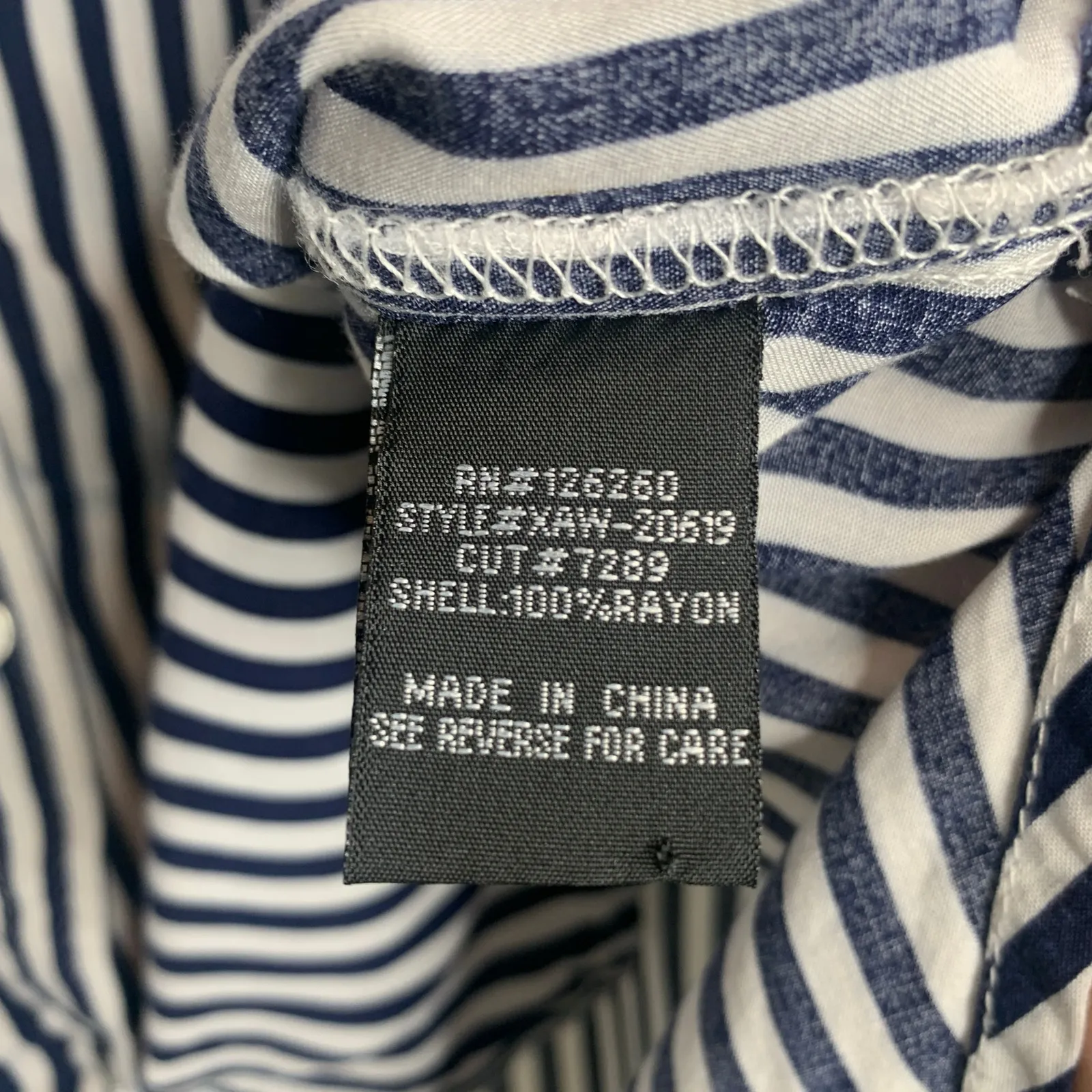 Velvet Heart Navy Blue White Striped Button Up Shirt Sz Large - Image 8