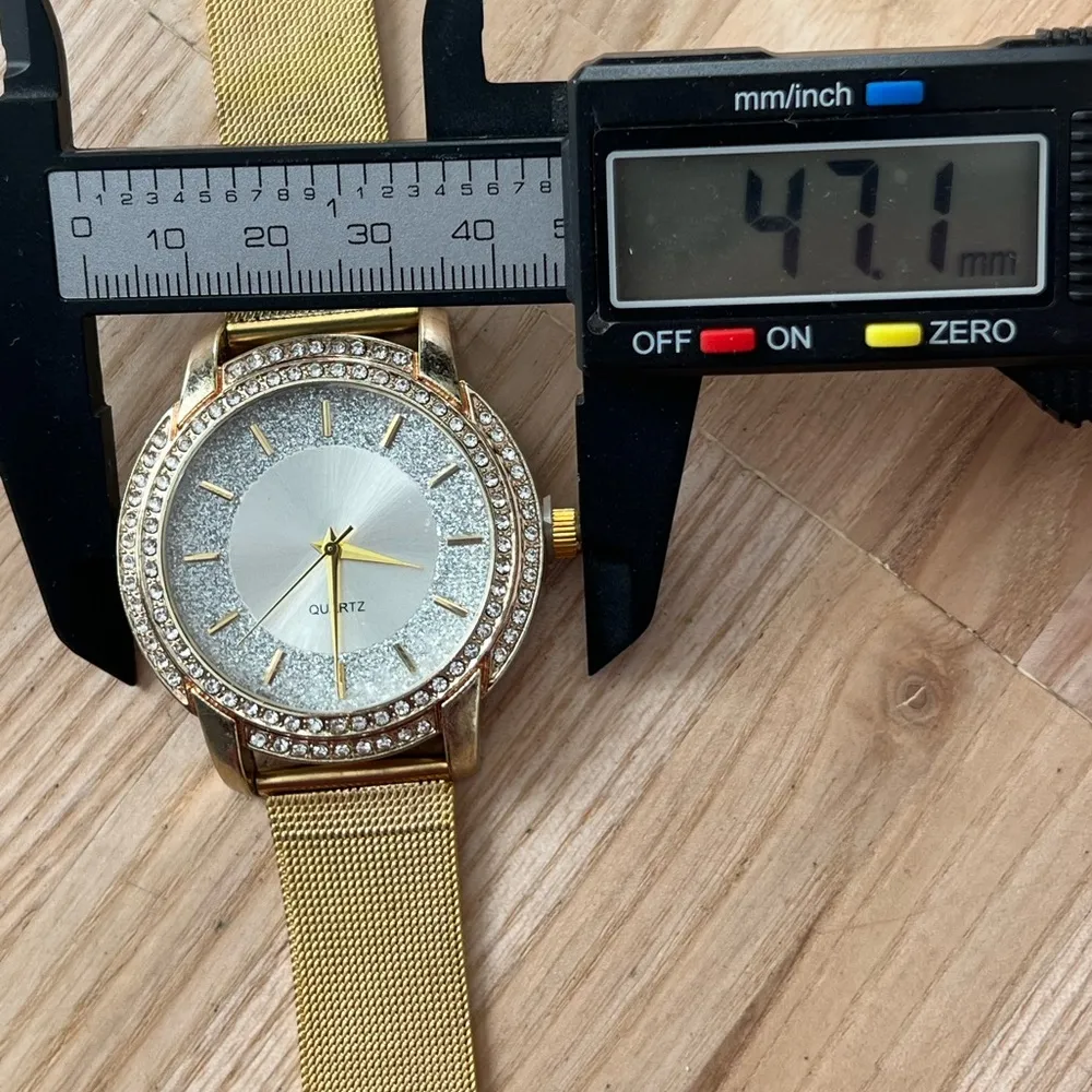 Crystal Embellishments Ladies Watch Silver Shimmery Dial Gold - Image 9