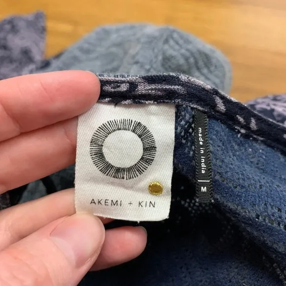 Akemi + Kin Marcella Blue Damask Paisley Blouse Womens Medium Bell‎ Sleeve Tie - Image 6