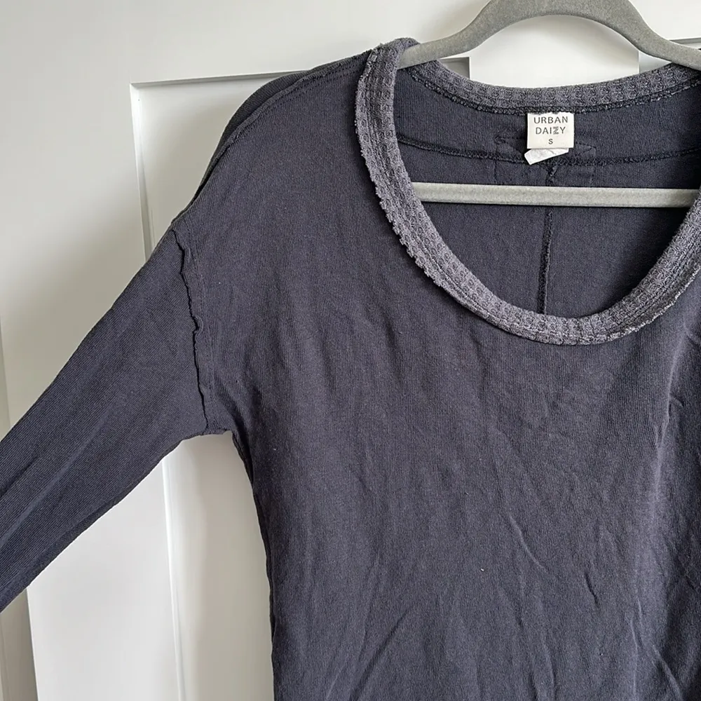 Urban Daizy Women's S Long Sleeve Ringer Henley Gray Distressed Pullover Grunge - Image 4