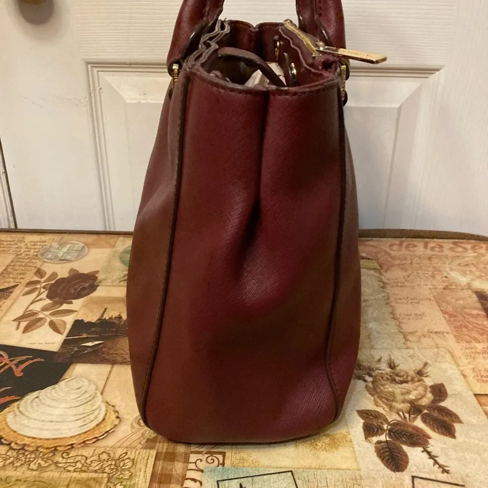 Michael Kors MK LEATHER BURGANDY TOTE SHOULDERBAG - Image 15