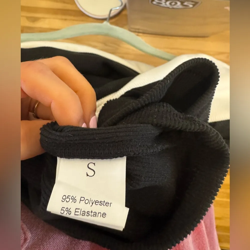 Off-the-Shoulder Black & White Color Block Sweater - Image 5