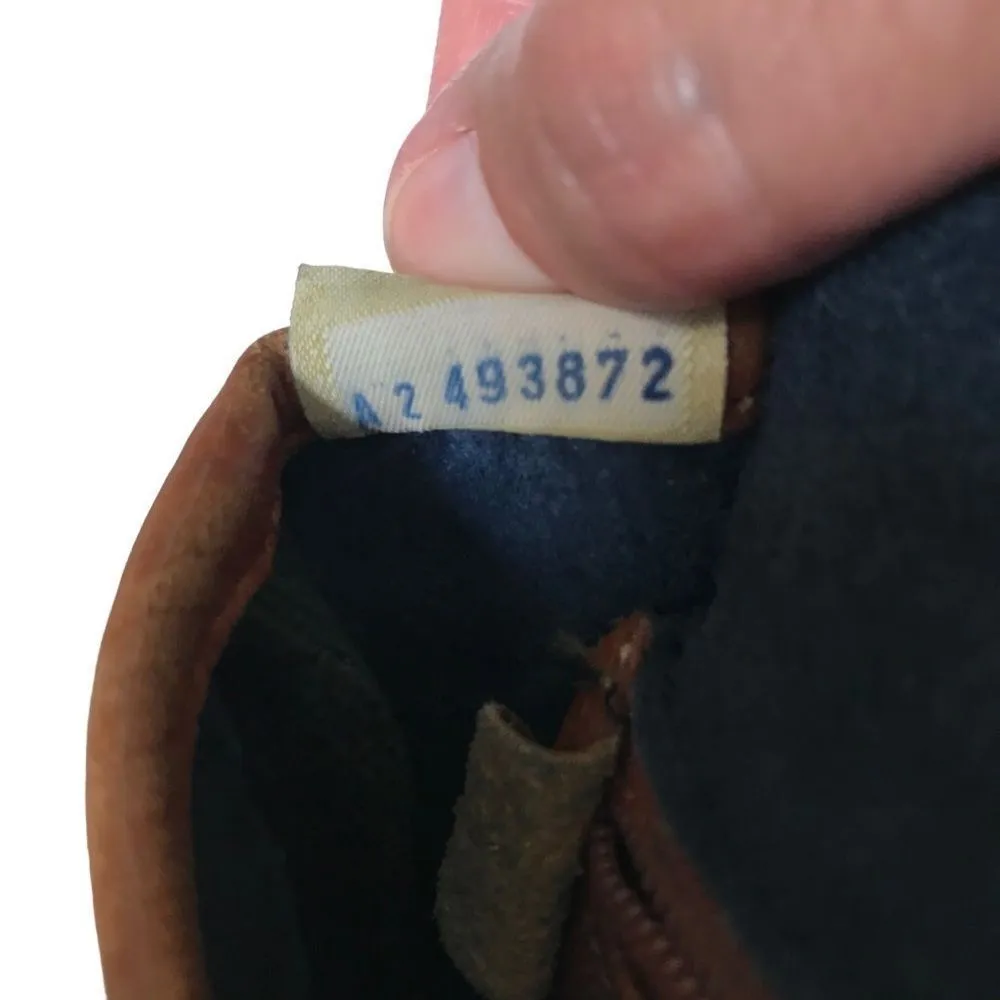 Dooney & Bourke vintage AWL pebbled leather Over Under Mable crossbody bag/purse - Image 12